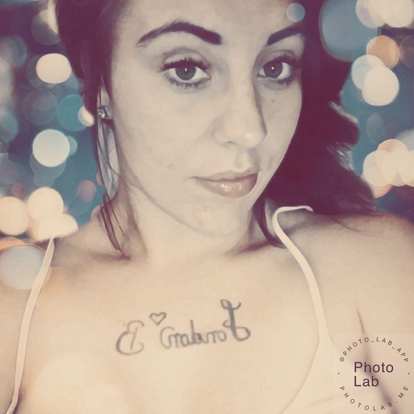 Meet your Posher, Carly - Picture 1 of 1